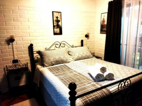 Casa Roble Añejo Bed & Breakfast